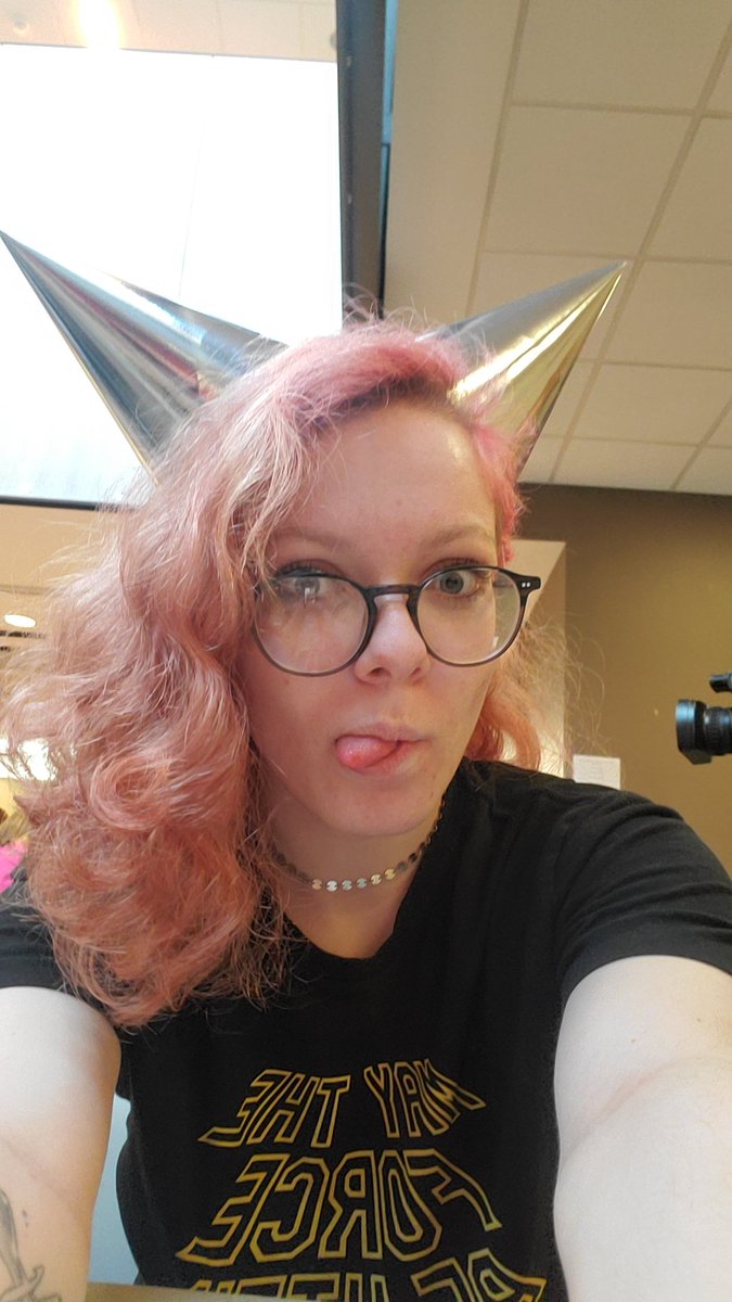 FireQueen2476's tweet photo. As you can see i dont post much, I just like to read and lurk lol

But here's a little about me:

She / Her | 21 

Main Interests: WOF (Books), MLP, Steven Universe, Marvel, Supernatural, Miku, Furry, &amp; Disney  ♡

Major nerd for books, movies, shows, video games, mythology etc. https://t.co/Gg67Xa26pF
