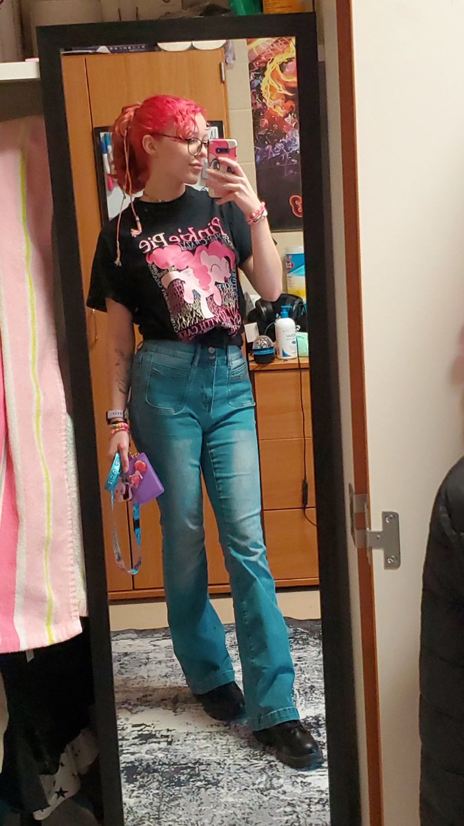 FireQueen2476's tweet photo. As you can see i dont post much, I just like to read and lurk lol

But here's a little about me:

She / Her | 21 

Main Interests: WOF (Books), MLP, Steven Universe, Marvel, Supernatural, Miku, Furry, &amp; Disney  ♡

Major nerd for books, movies, shows, video games, mythology etc. https://t.co/Gg67Xa26pF