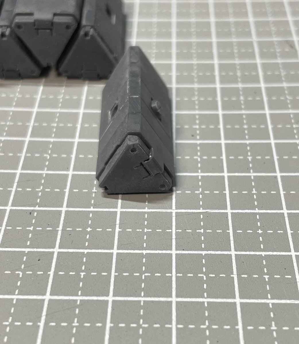 【趙雲OOガンダム制作⑮】
ミサイルコンテナ、5つ目の処理が完了！
残りは3つ！！