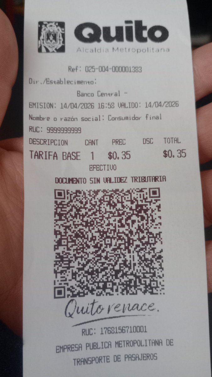 mtrivade's tweet photo. @PasajerosQuito siendo las 17:05 ingreso a la parada Banco Central e intento utilizar la máquina para pagar mi pasaje y la señorita que cambia me dice... ¡Acá le ayudo! y me entrega un recibo de las 16:58. Así será en adelante o en hora pico? https://t.co/ivvpUdzJS2