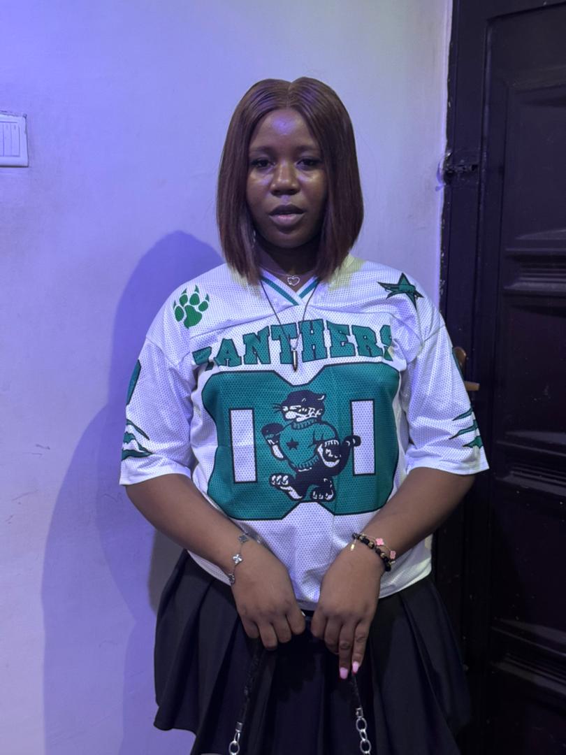 Sammyalugwe's tweet photo. Who talk say I no dey proud of my sisters kia💯...if you dey proud of your sisters post them😂😂 https://t.co/jiCyILrlF4