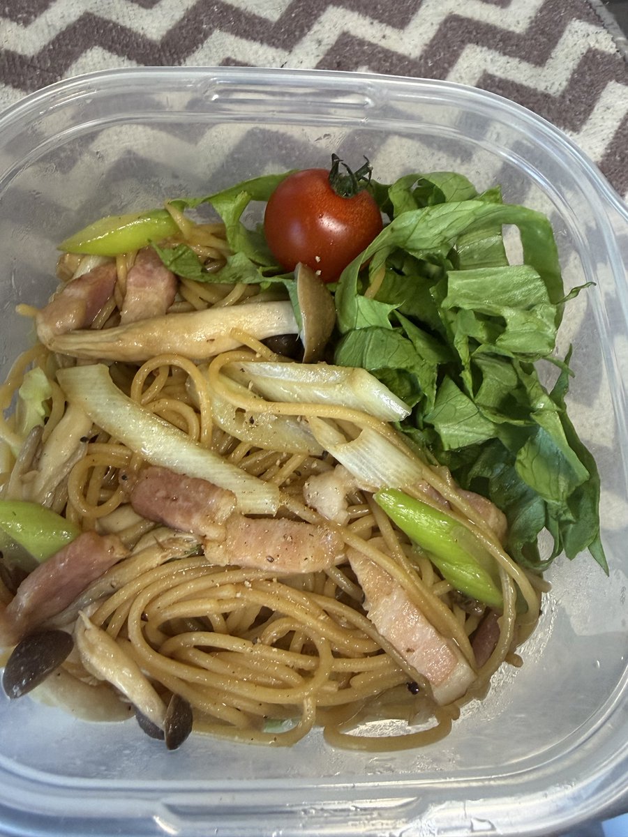 本日のお弁当はバター醤油の和風パスタ