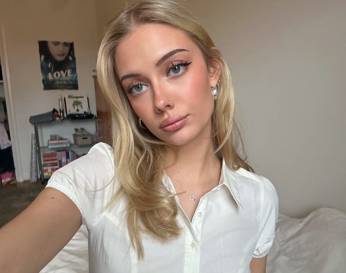 Goddess Lola tweet media