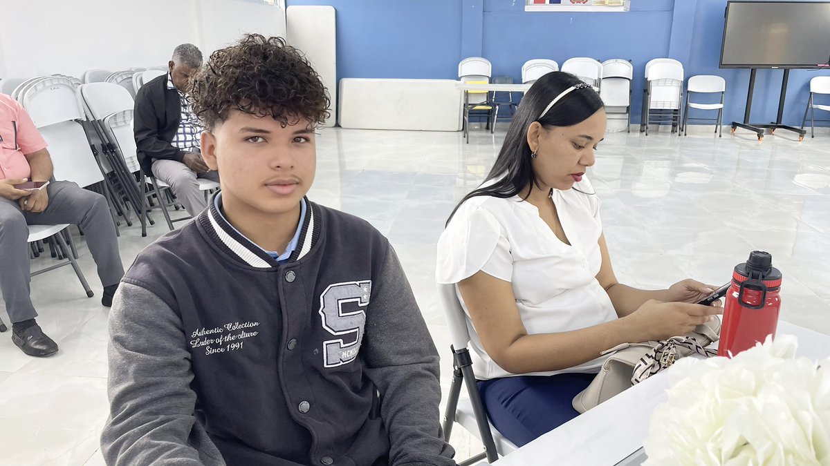 DistritoTapia's tweet photo. El Distrito Educativo de Villa Tapia celebró el Congreso Estudiantil “Liderando mi futuro por una cultura de paz”, promoviendo liderazgo juvenil, diálogo y propuestas para la convivencia armoniosa. Participaron varios liceos del municipio con iniciativas estudiantiles.
#Educación https://t.co/wqOfXuCN1R