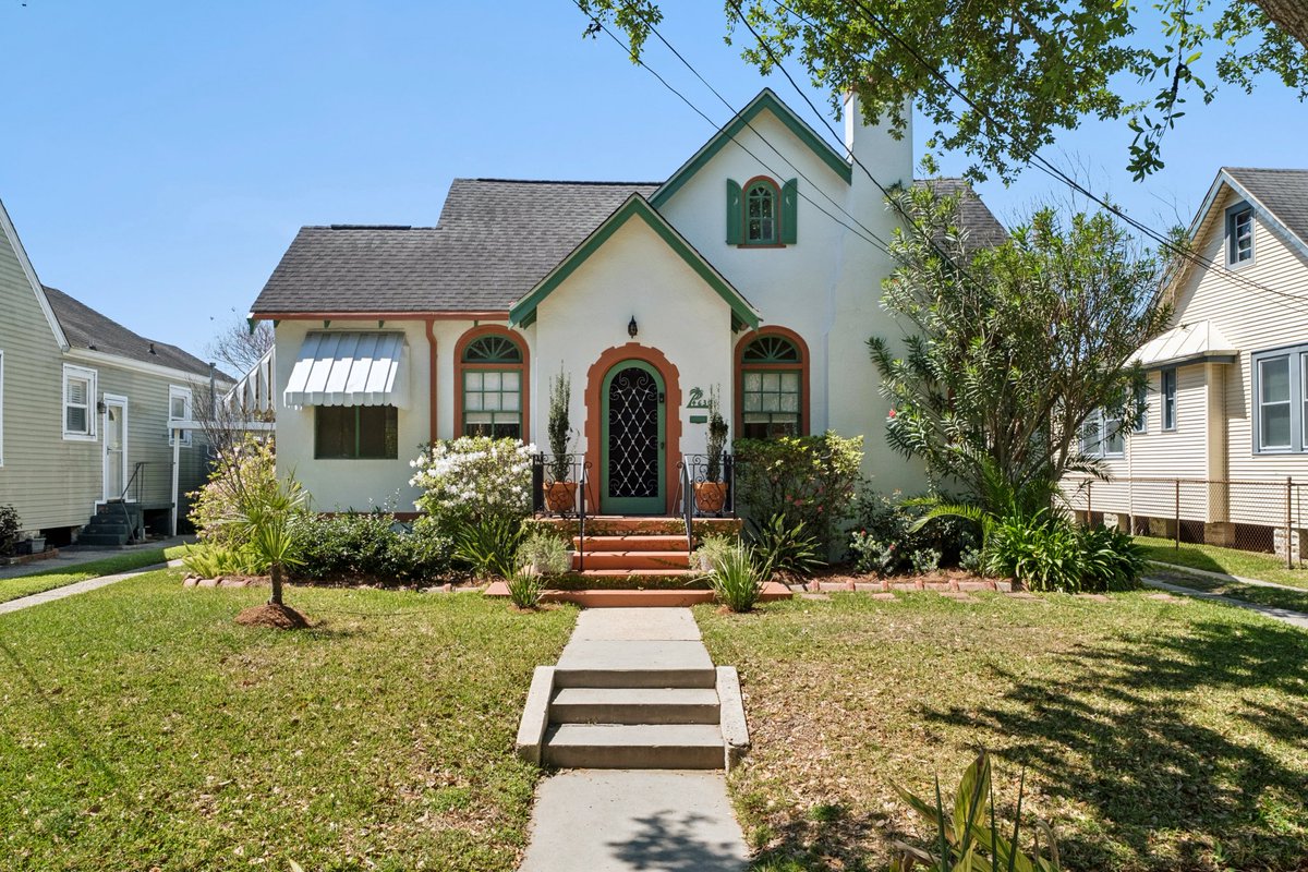 Zillow Gone Wild 🏡 tweet media