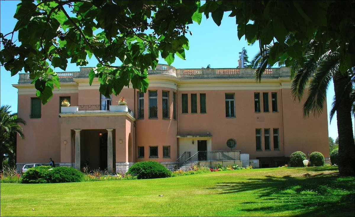 actualites_nrv's tweet image. Il y a 45 ans, le 14 avril 1981, Anatole Jakovsky “pape de l’art naïf” faisait don à la @VilledeNice de sa collection de peintures… 

#Nice #NiceRendezVous™ #Nice06
Jean Klissak, Mois d'août à Nice