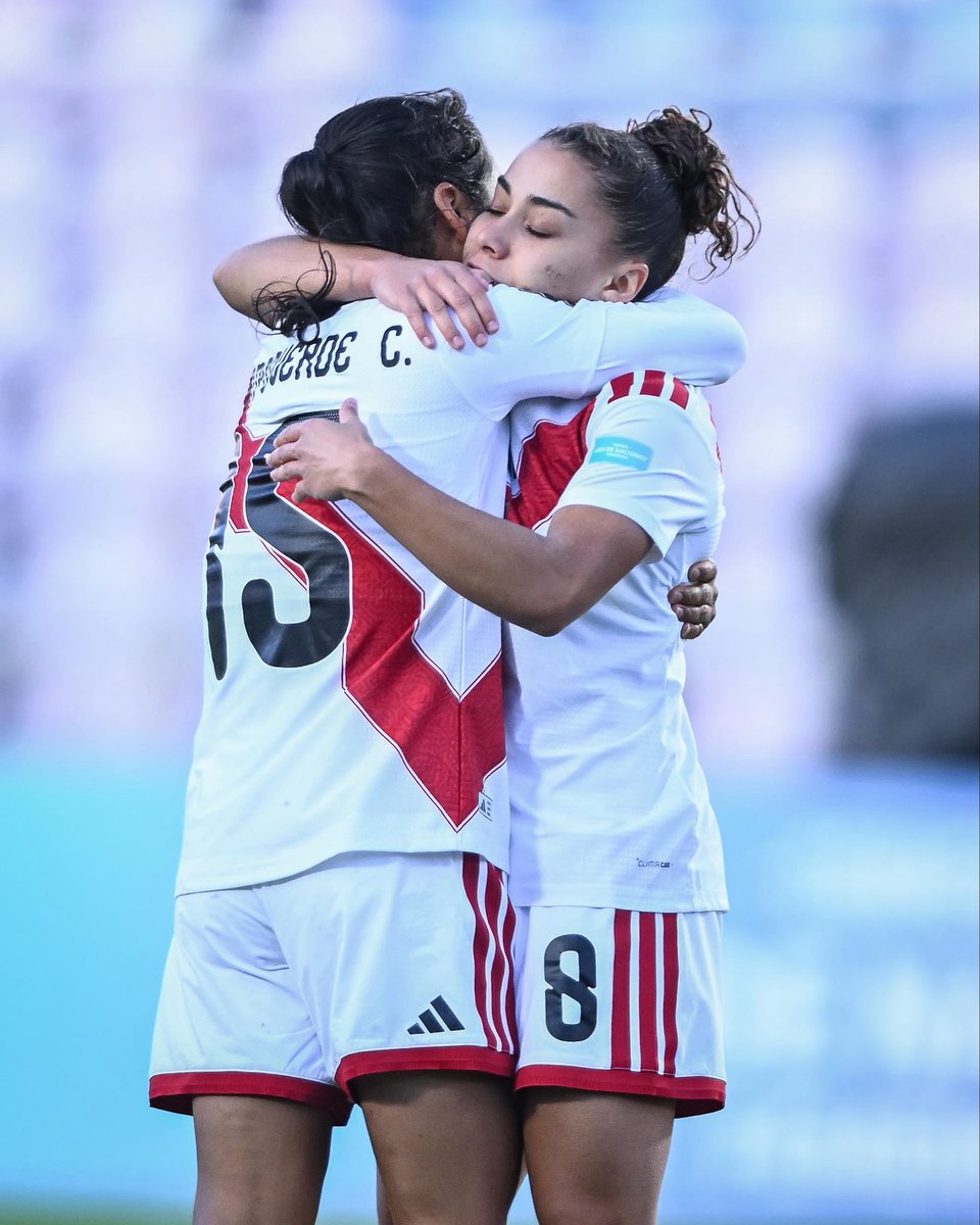 ¡𝗔𝗹𝗺𝗮, 𝗰𝗼𝗿𝗮𝘇𝗼́𝗻 𝘆 𝘃𝗶𝗱𝗮 𝗽𝗼𝗿 𝗲𝘀𝘁𝗮 𝗰𝗮𝗺𝗶𝘀𝗲𝘁𝗮! 🇵🇪❤️

Luz Campoverde “La Rayo” ⚡️ anotó para la #Bicolor Absoluta y dio el empate al encuentro.

¡Vamos Perú! ❤️

#UnSentimientoQueNosUne