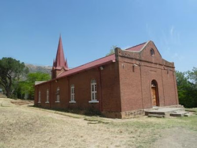 LesothoOnline's tweet image. LOL HISTORY

19.4.1964
#Lesotho Evangelical Church (LEC) celebrates its founding and independence from Paris Evangelical Mission Society (PEMS). LEC emerged from Kereke ea Lesotho (Church of Basutoland), which itself was formed with shared responsibilities from the PEMS

#History