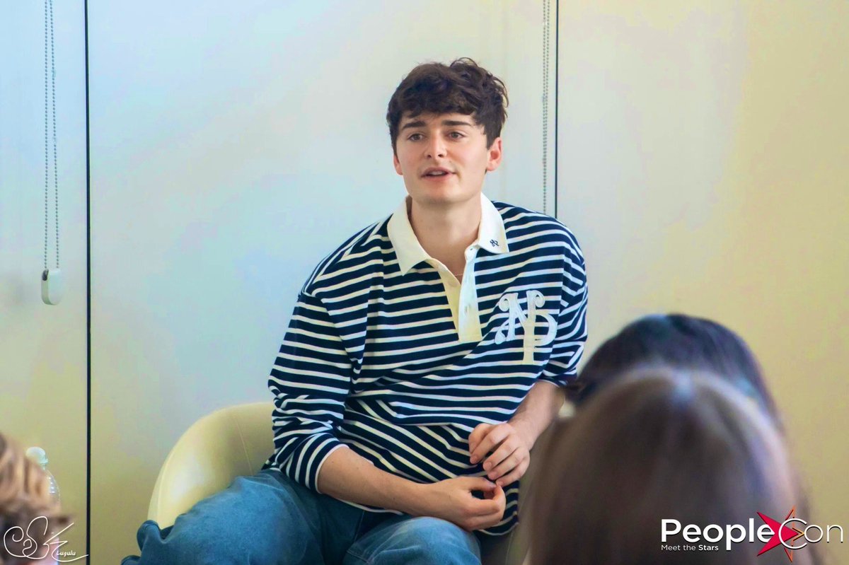 AngelInTheRightSideUp tweet media