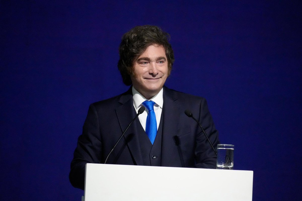 liberalesdepie's tweet photo. 🇦🇷EL PRESIDENTE JAVIER MILEI FUE CLARO:

El equilibrio fiscal no se negocia!

El gobierno no va a cambiar de rumbo económico, porque sabe que es el único camino para bajar la inflación, reducir la pobreza y hacer crecer a la Argentina nuevamente!

¡VLLC! https://t.co/NjfOkwFKL8