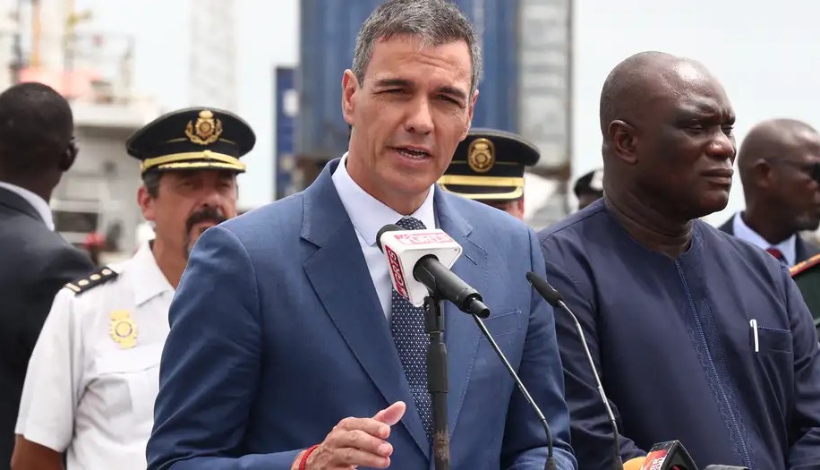 🌍👀 España regularizará a casi 500 mil migrantes

El gobierno de España, liderado por Pedro Sánchez, dará permisos de residencia y trabajo a quienes ya viven en el país 😳

Aplican desde el 16 de abril y deben cumplir requisitos clave

#España #Migración #Noticias