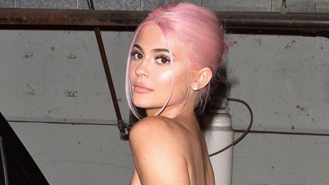 popsvibe's tweet photo. Kylie Jenner in pink hair https://t.co/ZmRLTqtZp0