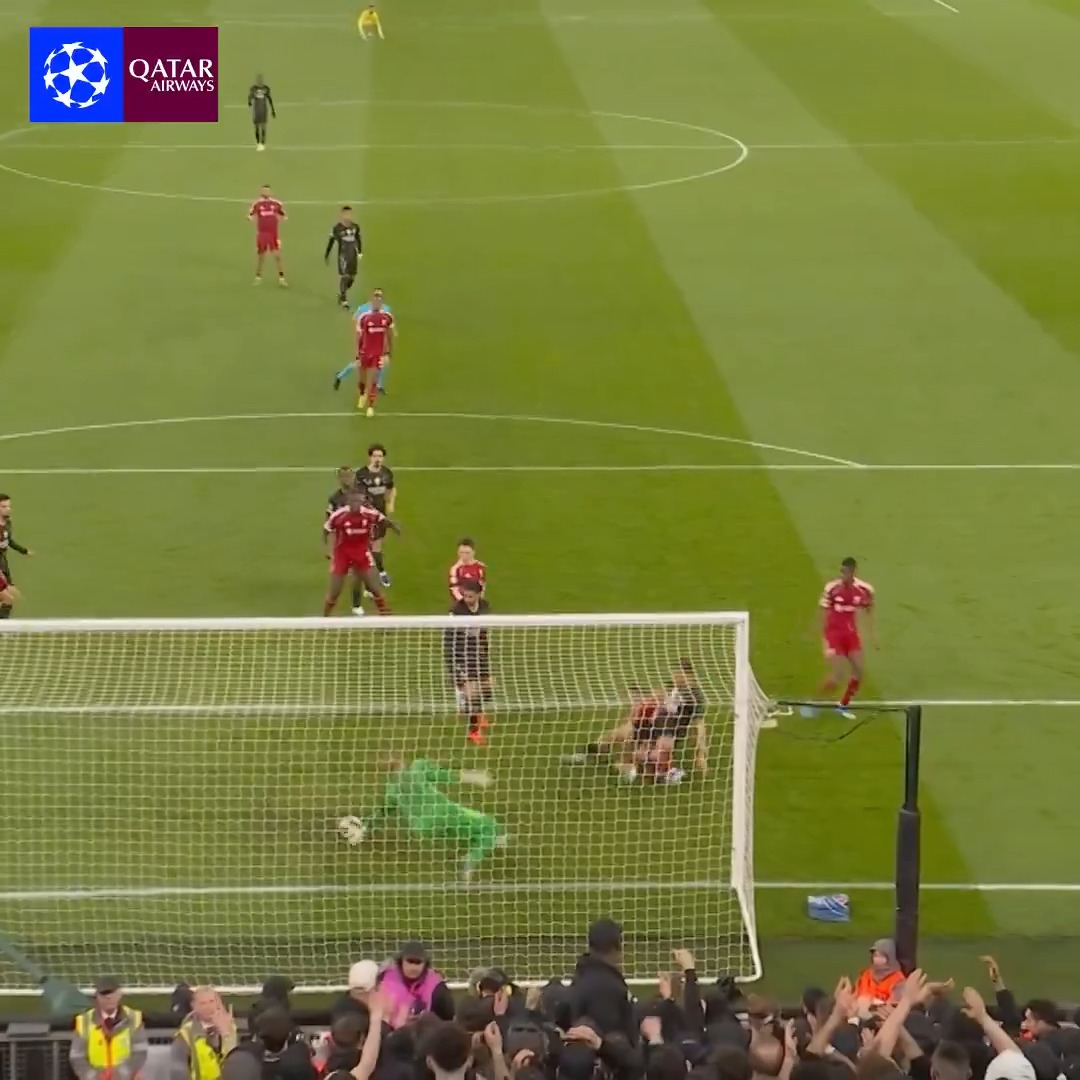 That first Safonov save 😱

Some incredible goalkeeping on Tuesday... your favourite save? 🧤

@qatarairways | #LetsFly https://t.co/7nbMMTiZuP