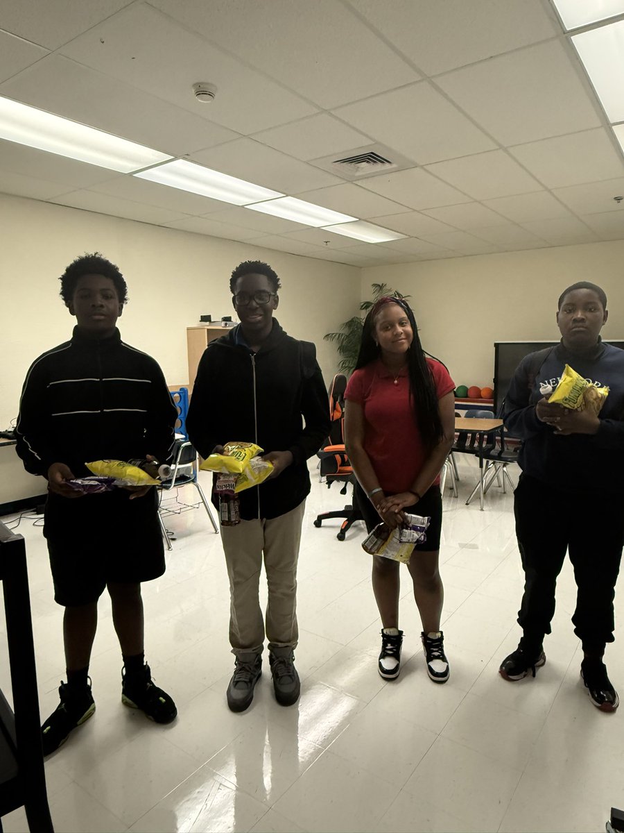 MosleySSCC's tweet photo. Khan Academy Math Challenge is ON! 📚🔥 Congrats to our week 1 winners! @WatkinsSeminol1 

🏆 Most minutes practiced
🏆 Most skills to proficiency

#KhanAcademy #MathChallenge #LevelUp https://t.co/3pY2QgZyAB