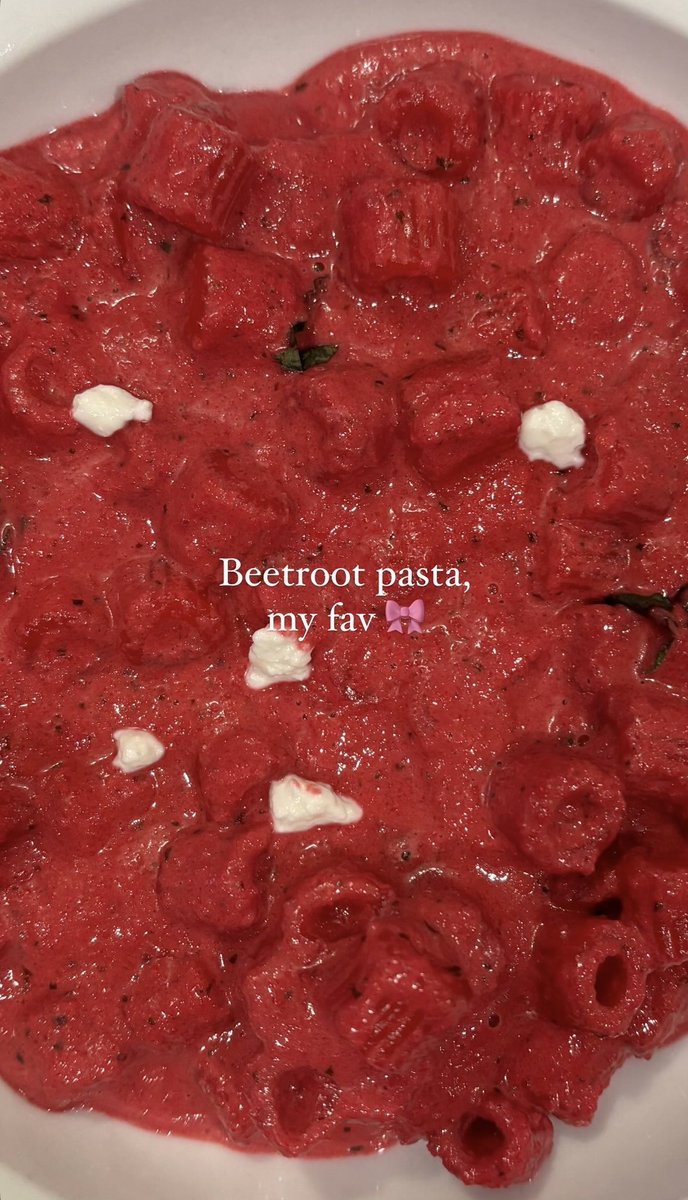 passionpigeon's tweet image. More beets because I love beets :) 

I made this myself #independent #myownrecipe #ilovegoatcheese #nevergiveup 

#foodtwt