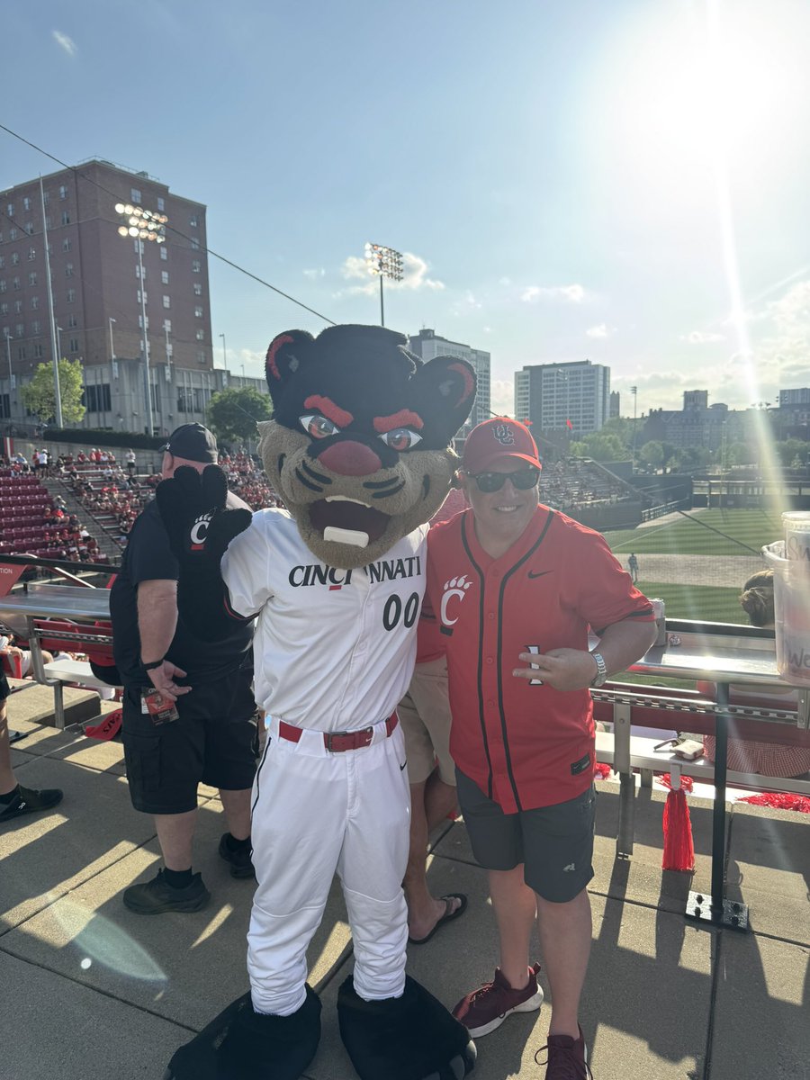 cincygreghoodin's tweet image. Support your local #Bearcat ‘cause, you know .  #BearcatsGive @TheCincyBearcat @GoBearcatsBASE @GoBEARCATS @uofcincy @uofcincyalumni @GoBearcatsUCATS @uofcincyfound #BearcatFamily #BearcatsUnited #BearcatsForLife LETS GO #BEARCATS #BearcatVibes #cincyvibes #weareuc