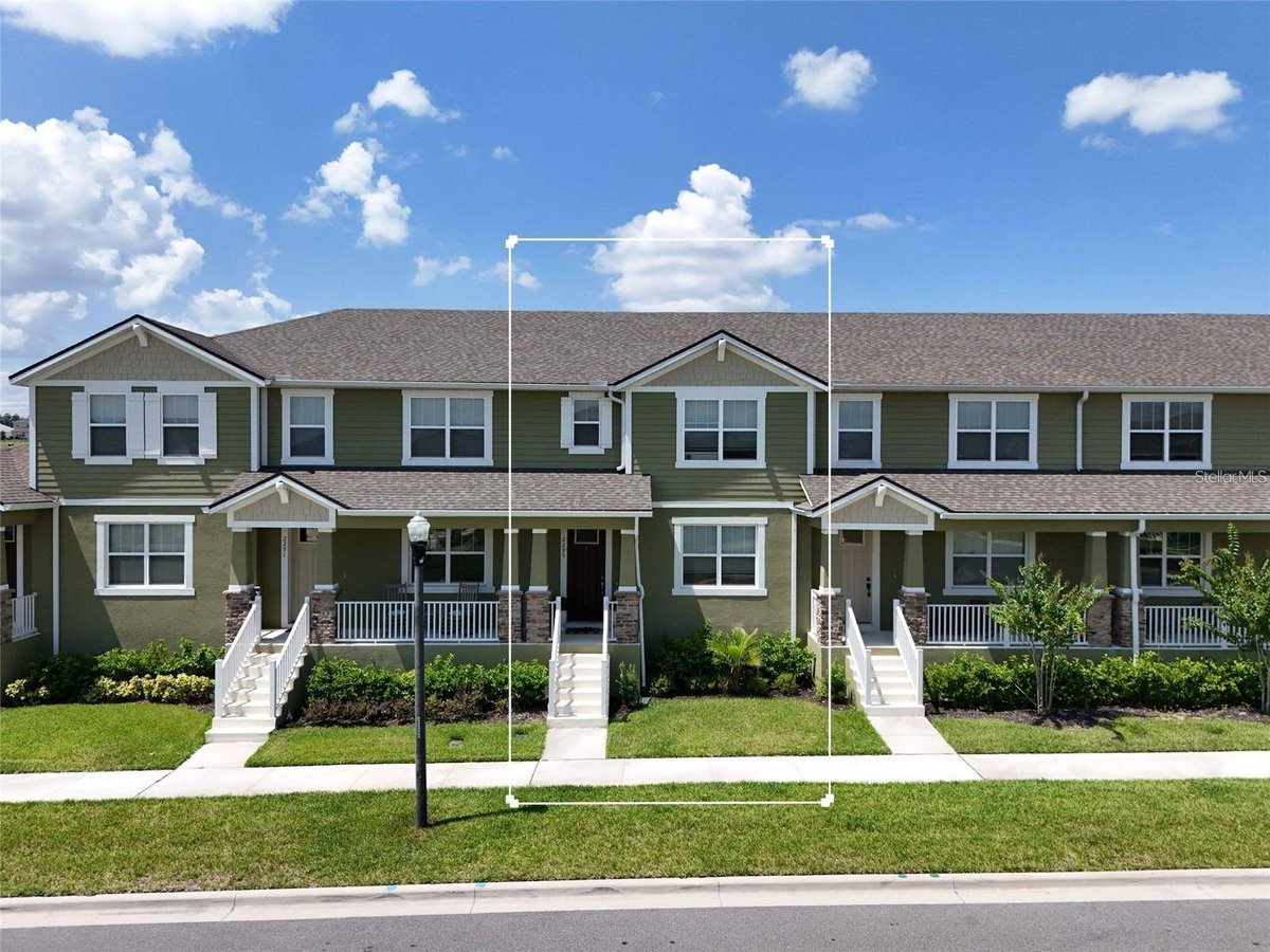 PersaudGroup's tweet photo. 💥 Just Listed!💥

2295 GARDEN BELLE DR, Clermont, FL 34711
🛏️ 3  Beds • 🛁 3.0  Baths • 🏠 1,685  SqFt
💰 $359,999

ℹ️ More Pics &amp; Info: https://t.co/TRzBeN1XC5

Contact Us to Schedule a Private Tour https://t.co/h0ExslLywu