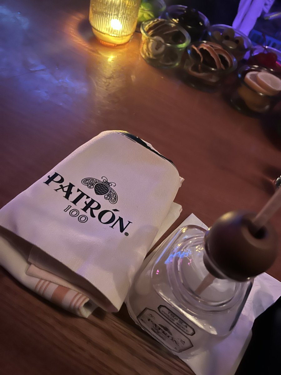 SAMSaysMiami's tweet image. #AboutLastNight @Patron Launch for the new 100 Proof, additive-free, and 100% Weber Blue Agave tequila. #Patron100 #PatronTequila Cheers! 

Cocktail — Patron 100 Tequila; PassionFruit, dry vermouth, lime and sparkling wine.    #MiamiNights