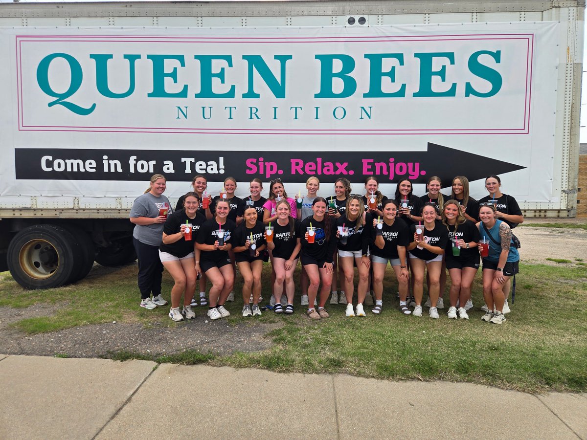 Thank you to Queen Bees Nutrition in Great Bend for bringing Team 44 in for loaded teas!! 

#RollCougs 🐾