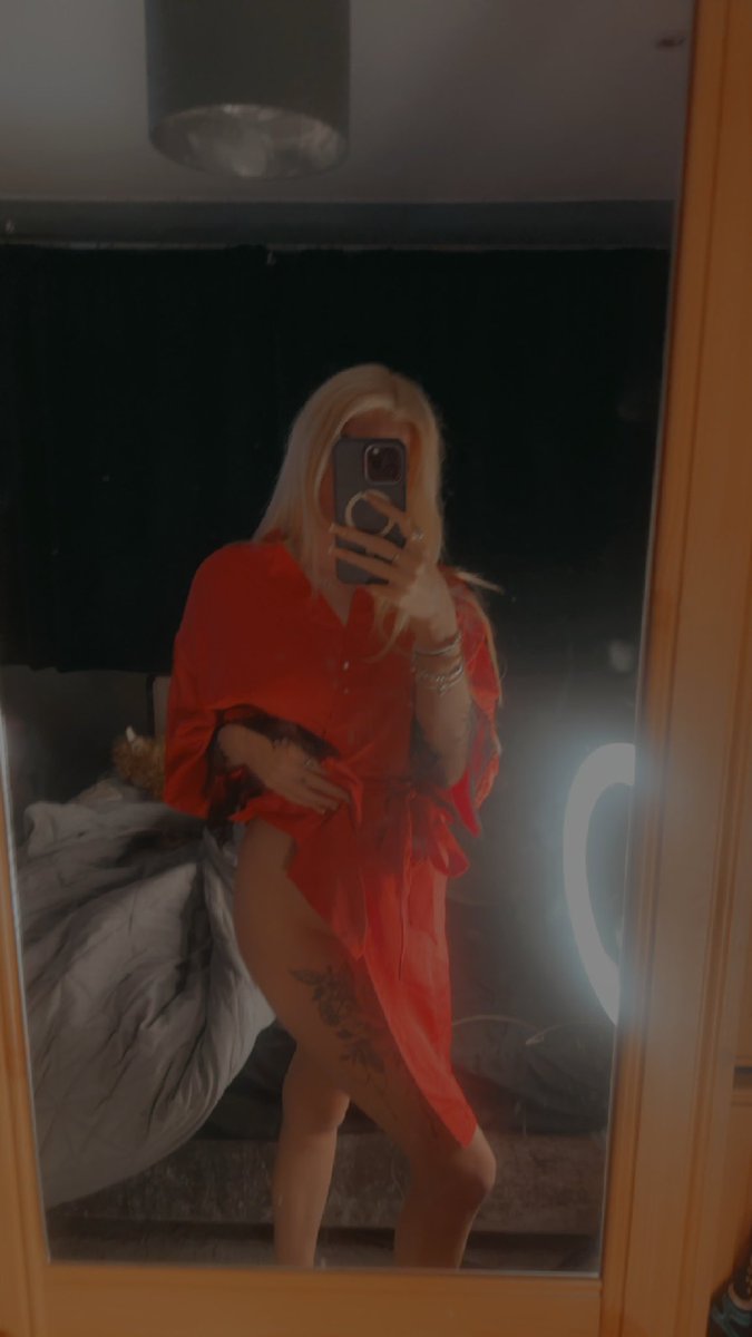 blondiee040's tweet photo. i wonder what’s underneath 😉🫢

check the link in the bio https://t.co/xmr5kDh6Jx