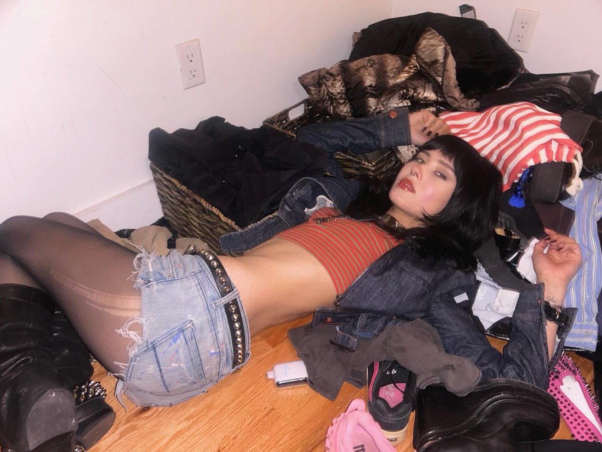 Evie tweet media