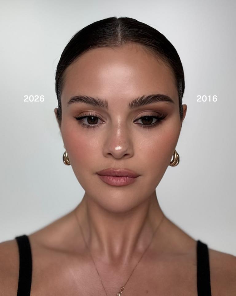 QueTalmagazine's tweet image. #Belleza | 💄 El antes y ahora de Selena Gomez.

Selena Gomez compartió una foto comparando el maquillaje que usaba en 2016 con el de ahora, mostrando una evolución más natural y pulida. 👀
.
.
#selenagomez #makeup #belleza #trending | quetalvirtual.com