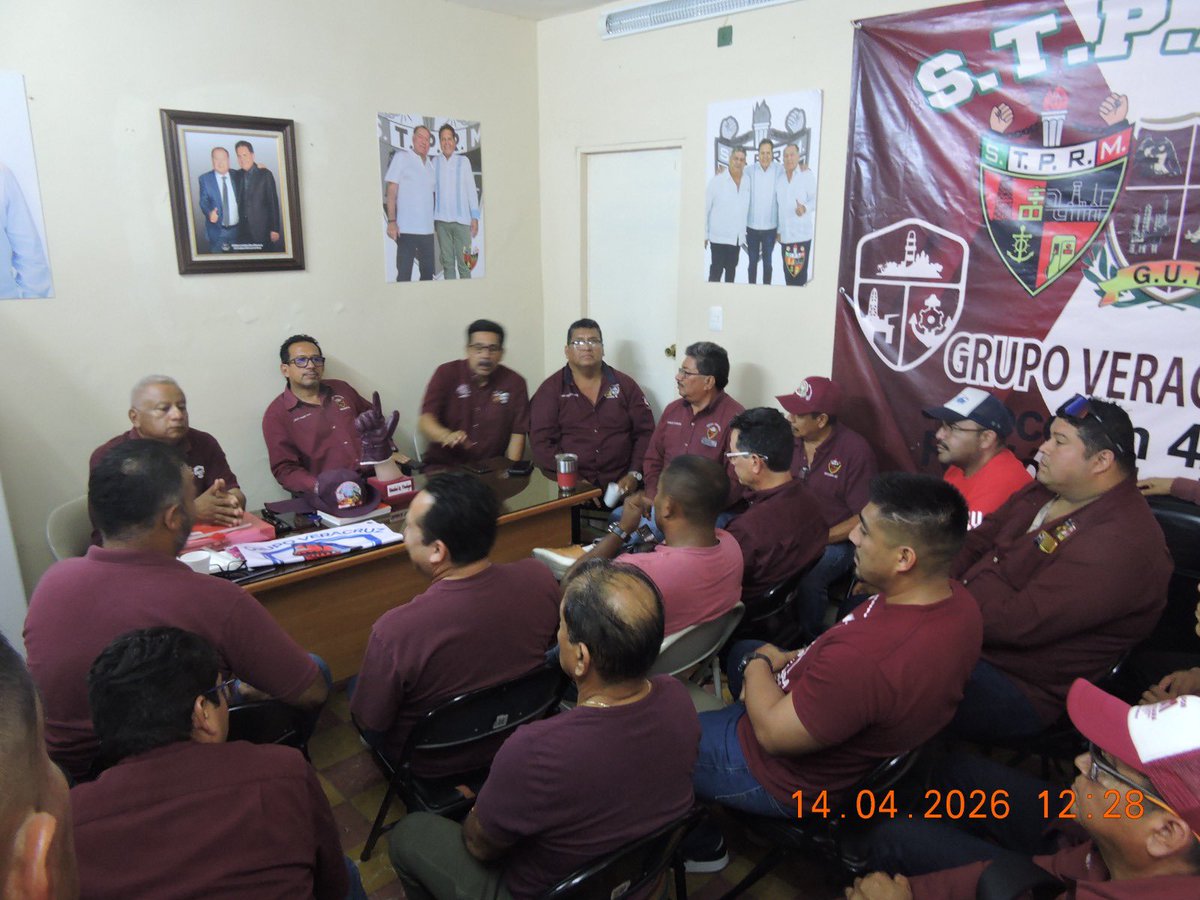 En nuestra reunión el día de hoy con el apoyo de nuestro líder y nuestro secretario gral. El grupo Veracruz cada día más unido <a href="/lgps03101/">@lgps0310</a> <a href="/MarcoAzuara1/">Marco Azuara</a> <a href="/gonzalez_moka/">Ariel moka gonzalez</a> <a href="/Sergio_I_Valdez/">Sergio Valdez</a>