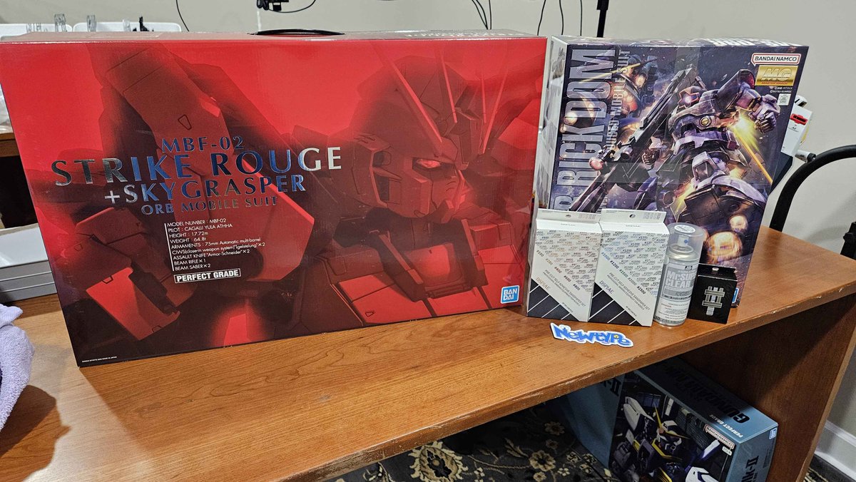 Last shipment for now arrived! More kits to my #gunpla #backlog 
Bonus points if you can spot and name the assembled model kit hidden in the image 👀🔎

#ににプラ部
#vtuber