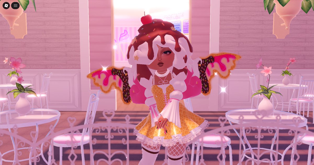 RoyaltyFreeCoco's tweet image. This is your reminder to treat yourself, too! 🍨✨

I stole @NeitoOffline 's wings for this fit! Bro got that talent frfr!

Remember: It's always ok to treat yourself! No harm in a wee bit of self love!!

#Royalehigh #RHTC #icecream
