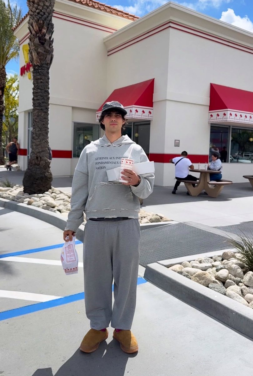 Samuel ♕ tweet media