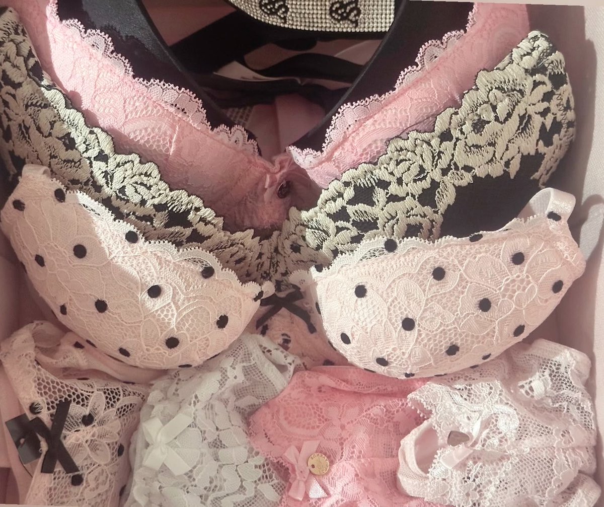 blushingdior's tweet image. 