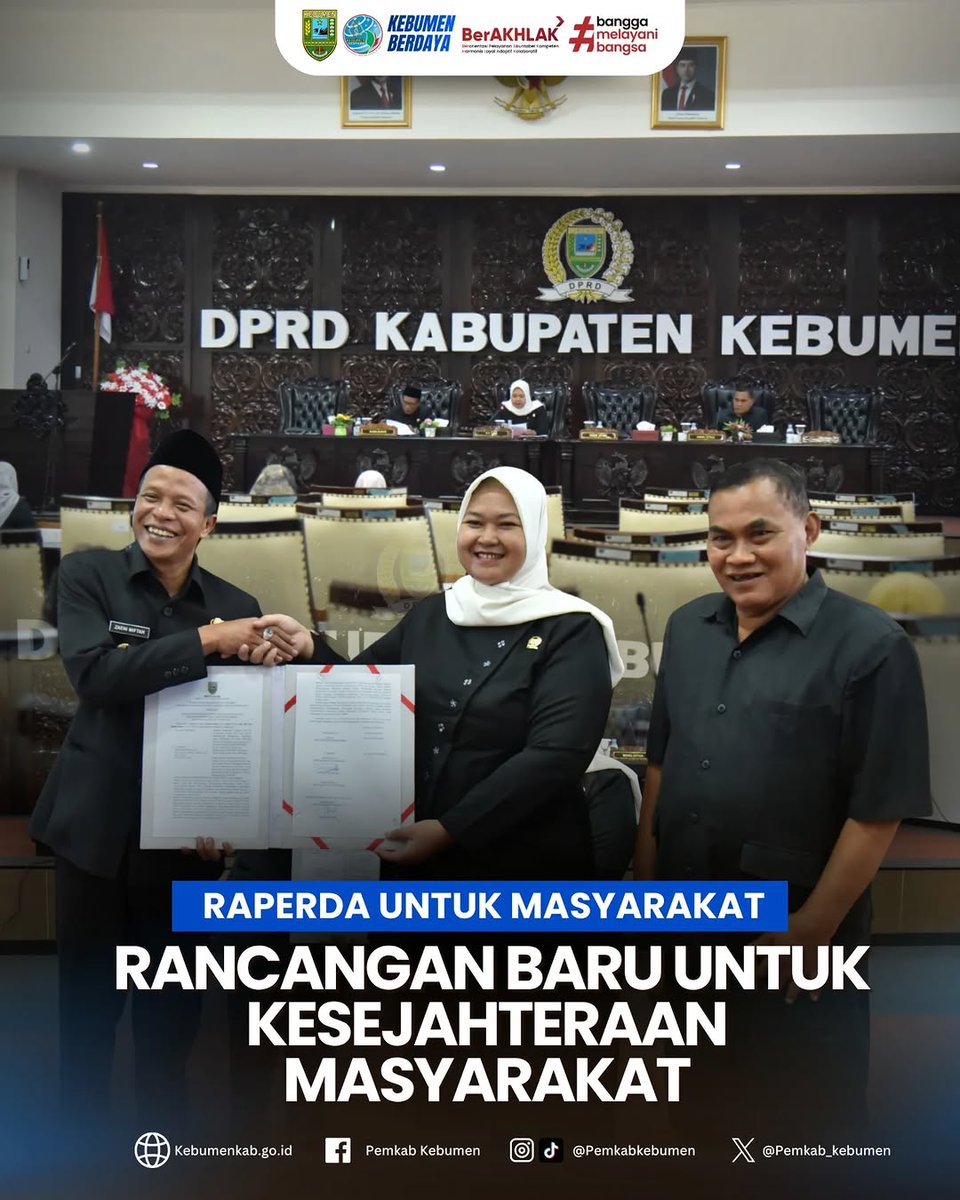 pemkab_kebumen's tweet image. DPRD Kebumen menggelar rapat paripurna dengan agenda penyampaian pendapat Bupati terhadap dua Raperda inisiatif DPRD, yakni Pengembangan Ekonomi Kreatif dan Penataan Infrastruktur Pasif Telekomunikasi.  #raperda #pemkabkebumen #ekonomikreatif #infrastrukturtelekomunikasi