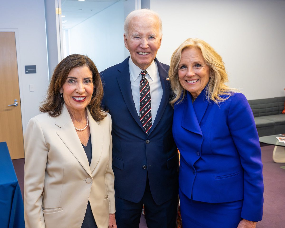 Governor Kathy Hochul tweet media