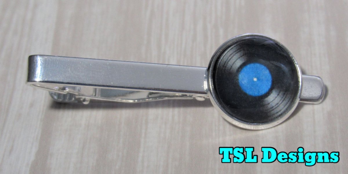 bythebeach1214's tweet image. 🎵 Add a little vintage vibe to your look! This record-inspired tie clip is the perfect accessory for music lovers, DJs, or anyone who appreciates retro style. 🎧

Get yours here: buff.ly/2X6OwlH

#VintageStyle #MusicLover #TieClip #RetroVibes #EtsyFinds