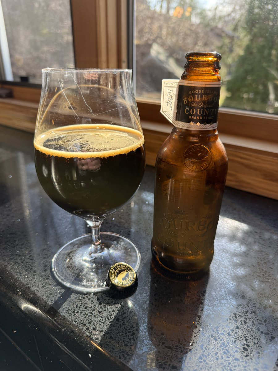 pejacoby's tweet image. Had an MRI today (diagnostic) - always an odd thing.

What else resonates with me? @GooseIsland 2025 Bourbon County #stout

The bourbon hot opener is staring to mellow, rich with dark fruits and molasses, let it warm to bring out the flavor.

#itsAlwaysStoutSeason #letItWarm