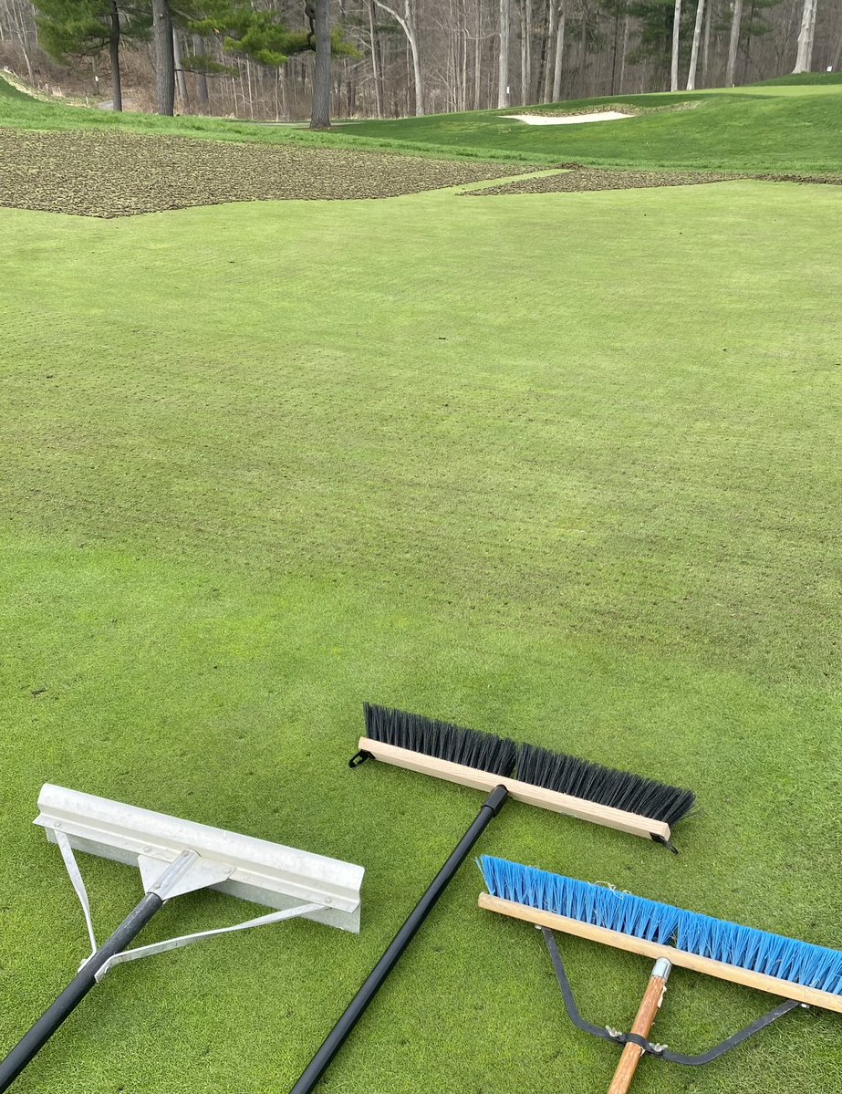 GriffithsJayson's tweet image. Book ended by rain to start the day we hit the “window” with our stored dry sand…little PG getting some OM2 treatment…not always depth but surface…we use the vertidrain for the deep dive…Lute is fast plus a broom, blow and roll. @Rockinsince57 #Dilution #Pollution