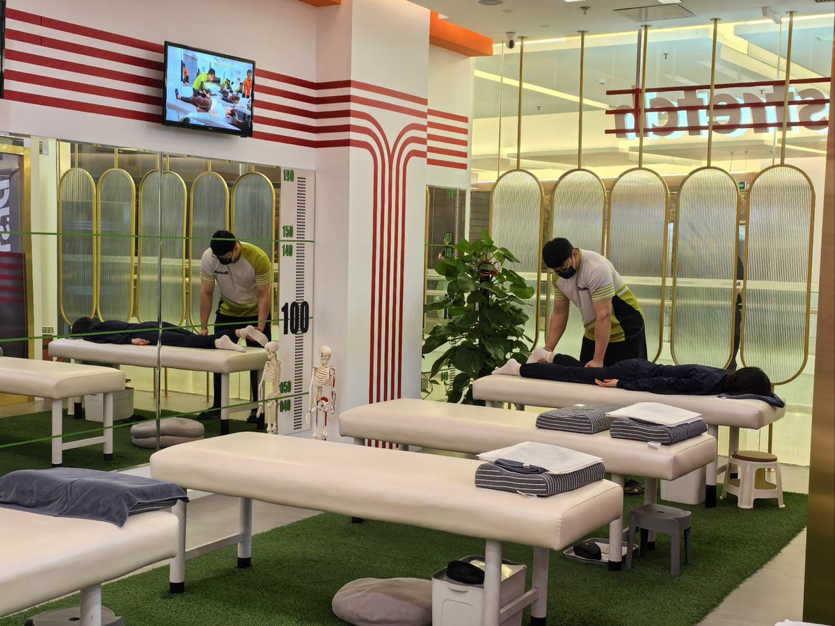 leechfly tweet media