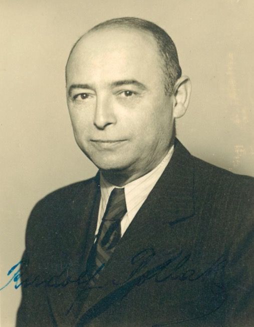 AuschwitzMuseum's tweet photo. 15 April 1883 | A Czech Jew, Rudolf Pollak, was born in Nejdek.
In #Theresienstadt Ghetto from 27 July 1942.
Deported to #Auschwit zon 6 October 1944.
He was murdered in a gas chamber. https://t.co/dUII4nxCSM