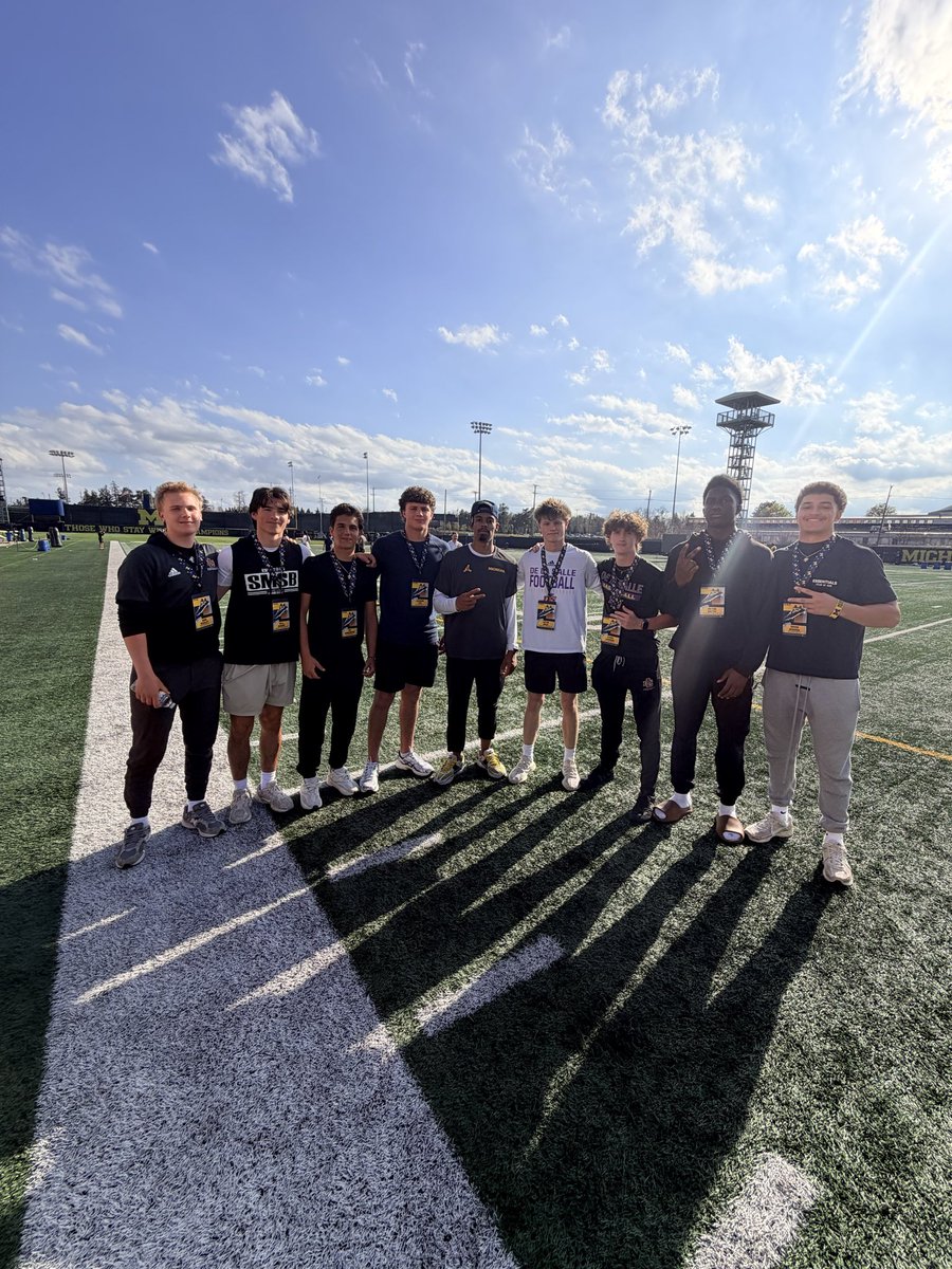 DLSFootball_MI's tweet photo. Great day for spring ball at Michigan! https://t.co/K7RtpW5ilR