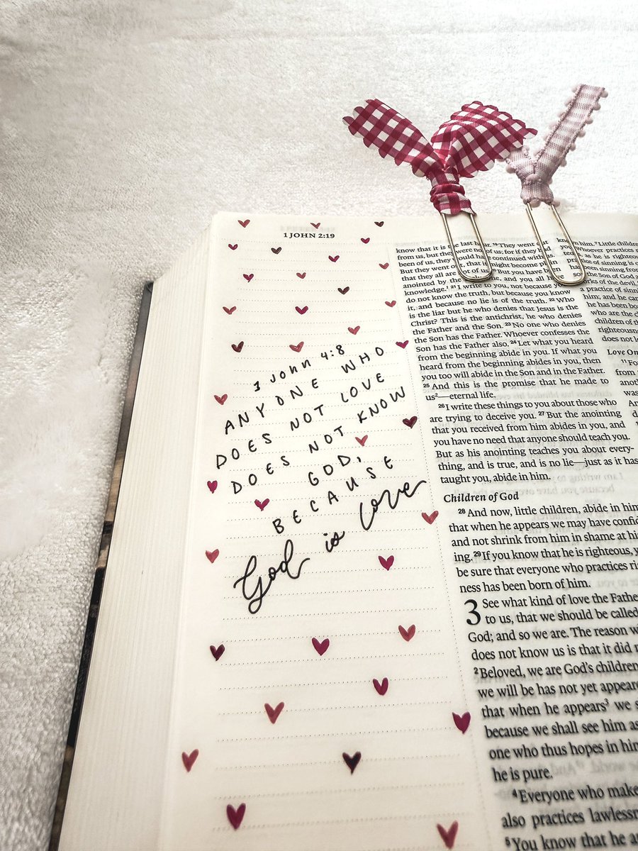 faithfullyadv's tweet photo. “Anyone who does not love does not know God, because God is love.” 1 John 4:8 🤍 https://t.co/Aor8sDkm6u