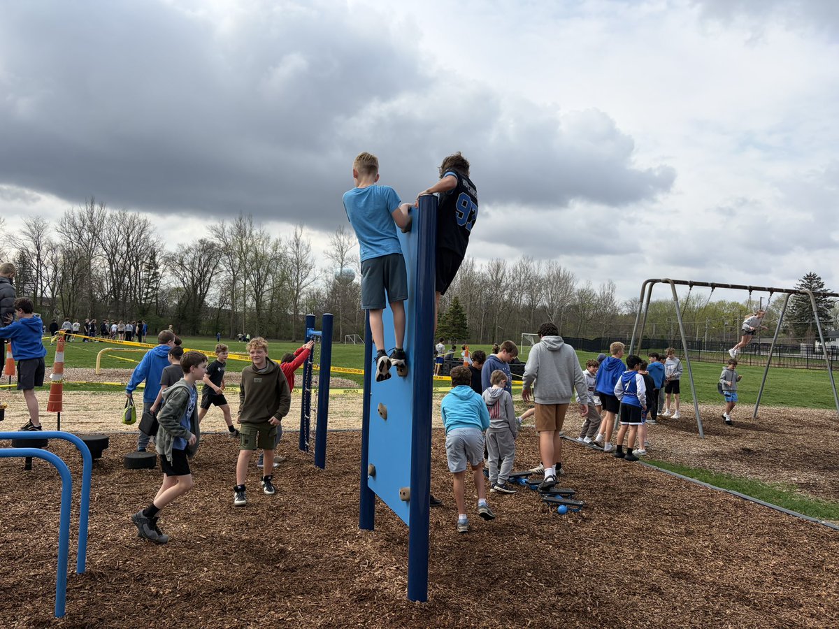 awlsft's tweet photo. Kids are loving the new playground equipment! Thanks @AAwpta https://t.co/iBpSsn15qM