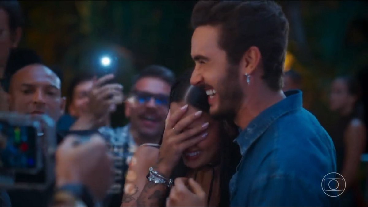 favlombardi's tweet image. Ana Castela não está como personagem, ela está como ela mesma e beijando o personagem João Raul na novela. Ainda se diz ex-namorada dele. KKKKKKKKKKKKKKKKK Ana deve ser muito legal para ter topado isso. #CoraçãoAcelerado