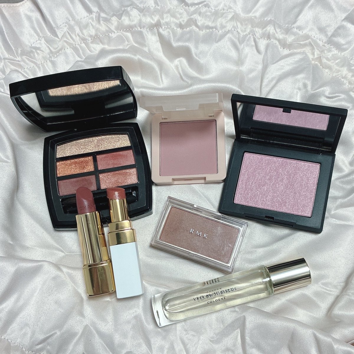 Autumn56092259's tweet image. #CHANEL 
ゴールデン
479 クラッシュ ドゥシャネル
752 ハニー ブリス
#RMK 
15デューン ウェーブス
#bidol 
03 湯上がりローズ
#NARS 
960 PLEASE ME
#JOMALONELONDON 
YELLOW HIBISCUS

#今日のメイク 
#今日の香水