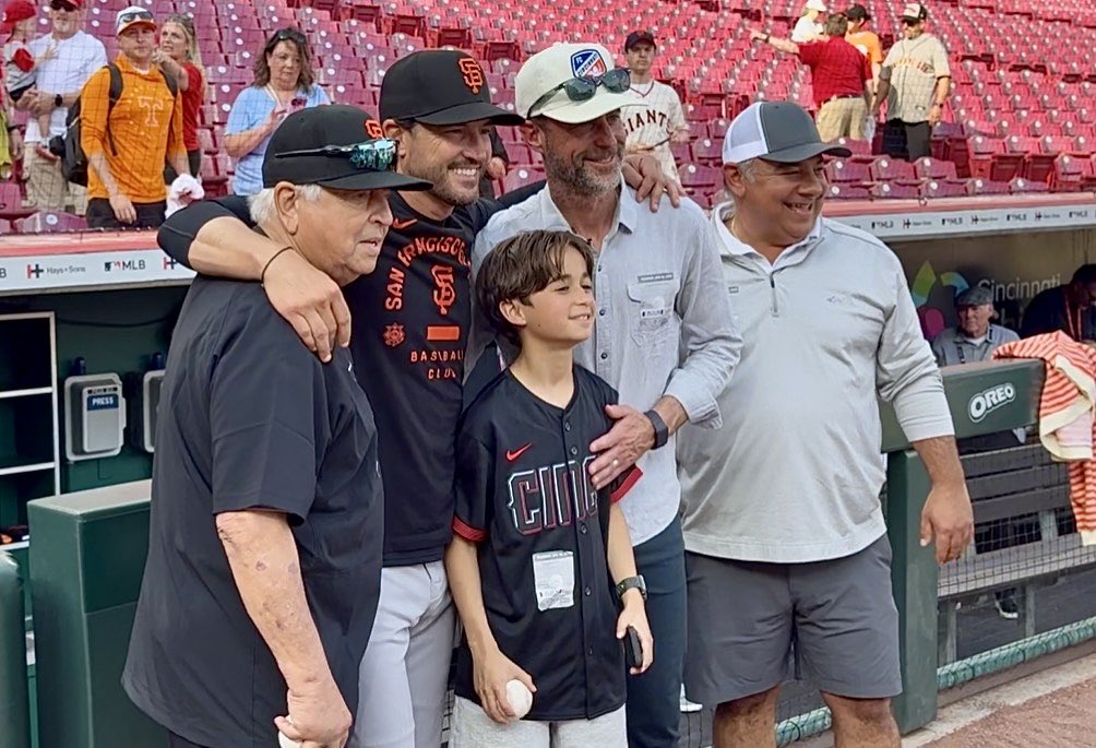 CalebNoeTV's tweet image. “It’s really special.”

FC Cincinnati head coach Pat Noonan was childhood friends &amp;amp; soccer teammates with SF Giants manager Tony Vitello.

🎥 The 2 of them &amp;amp; their families got to hang out on the field before today’s game in Cincinnati:

#FCCincinnati #Giants @WCPO