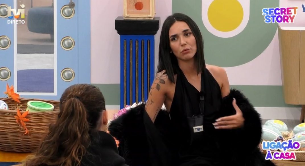 O problema da Sara é que a melhor amiga dela lá dentro estar a ter muito mais protagonismo do que ela. O problema da Sara é que nem a dizer “fode-me” x3 teve atenção num extra sequer. O problema da Sara é que nem a oferecer porrada alguém quer saber dela. Forçada. #sstvi