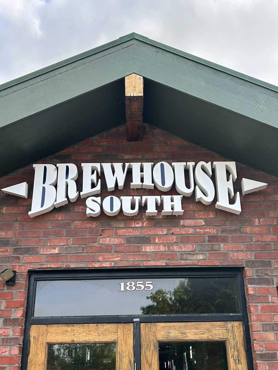 1025TheGame's tweet image. We are live from Brewhouse South for Smashville Live!  Tonight’s #Preds player guests are Joakim Kemell &amp;amp; Fedor Svechkov and hosted by @MaxHerzTalks &amp;amp; @KaraHammer.