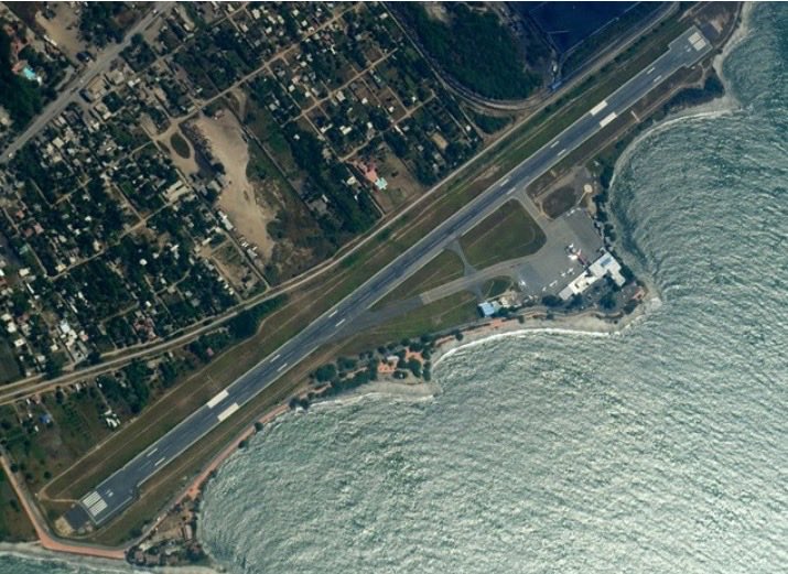 CesarPachecoA's tweet photo. Celebramos la articulación entre @SantaMartaDTCH, @MagdalenaGober y la @CamComercioSM para exigir la ampliación del Aeropuerto Simón Bolívar 

El Magdalena necesita una visión de futuro, una pista de 2.4 km no es un lujo, es una necesidad para atraer turismo y conectividad. https://t.co/ROjJr1fTgm