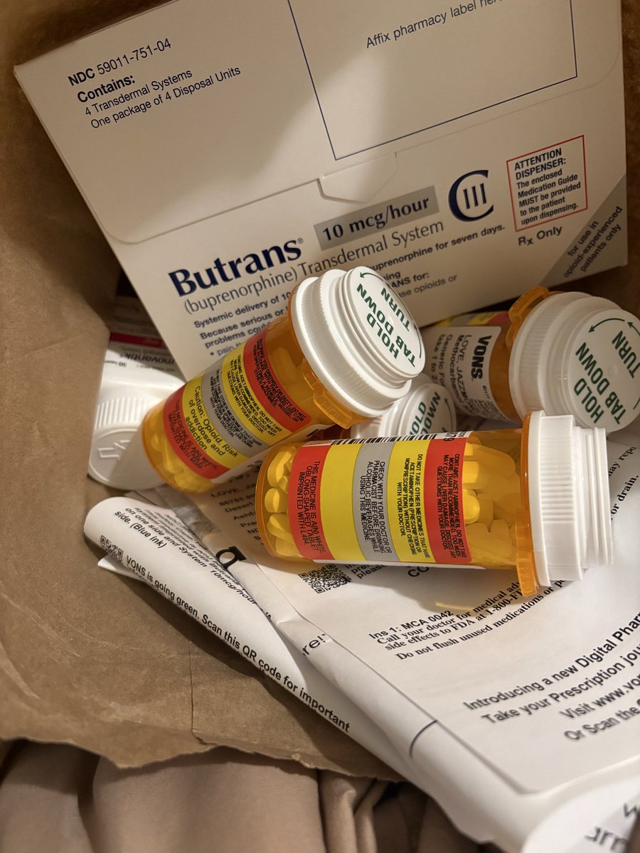 JazzmondL85's tweet photo. It’s #Chemo day #83 💜🦋
This is how I’m function with all of these prescriptions #Pharmacy #Refills #PainManagement #Lupus 👇🏾 https://t.co/yZmmTUZuPi