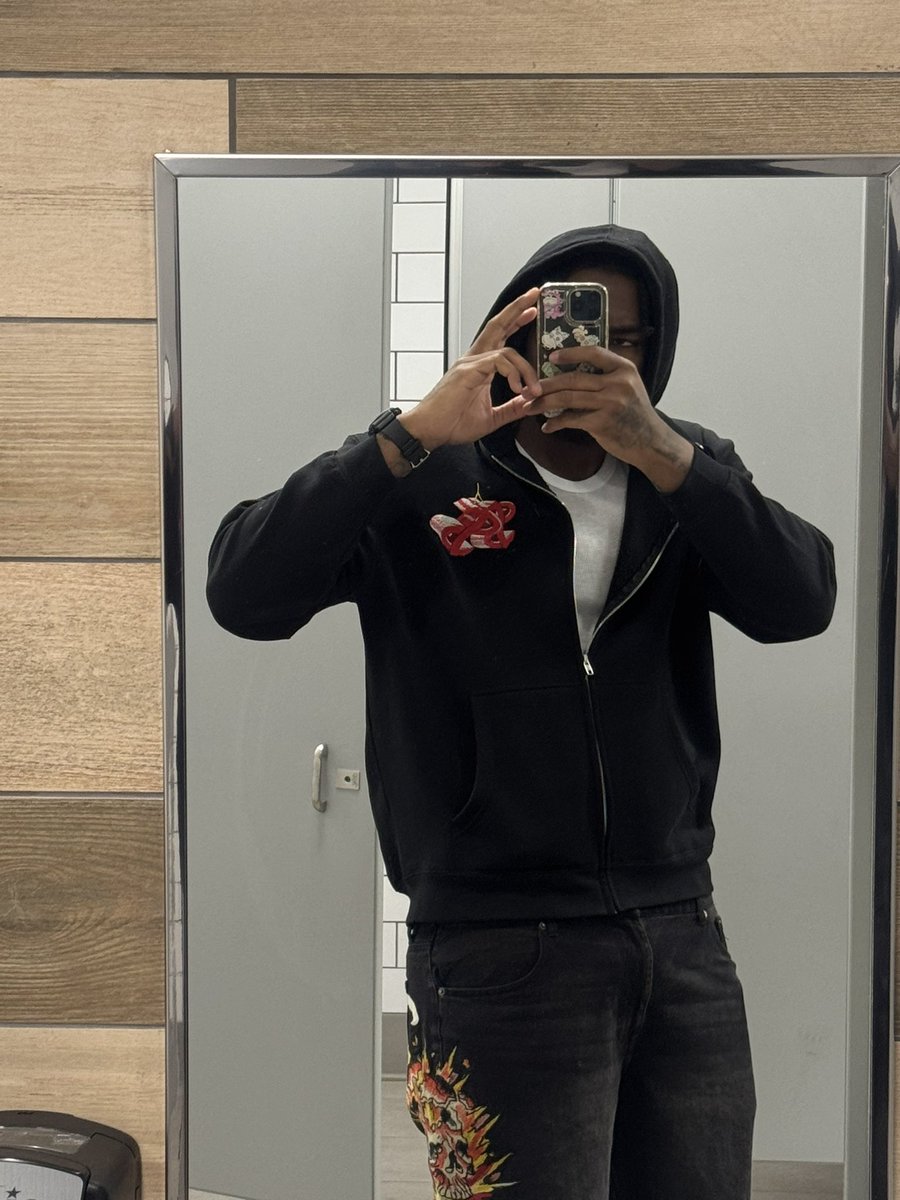 BigZuri_'s tweet photo. Real Niggas Don’t Go Without 🌍✨ https://t.co/az42cqDf7d