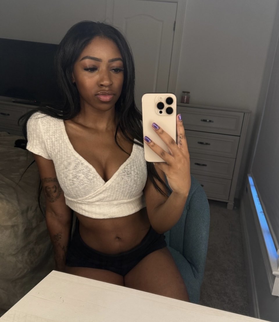 Lola tweet media